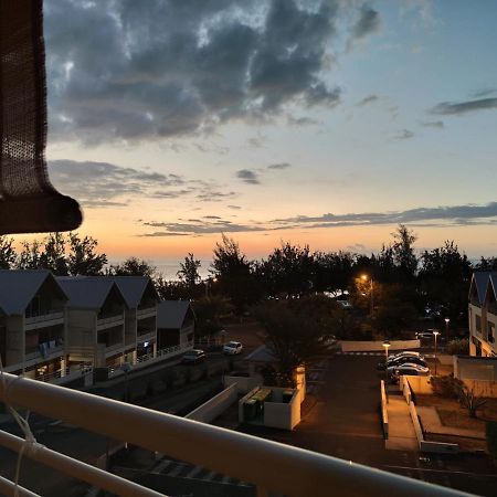 サン・ルLocation Saisonniere Meublee F2 St Leu Face Ocean A 1 Min Plageアパートメント エクステリア 写真