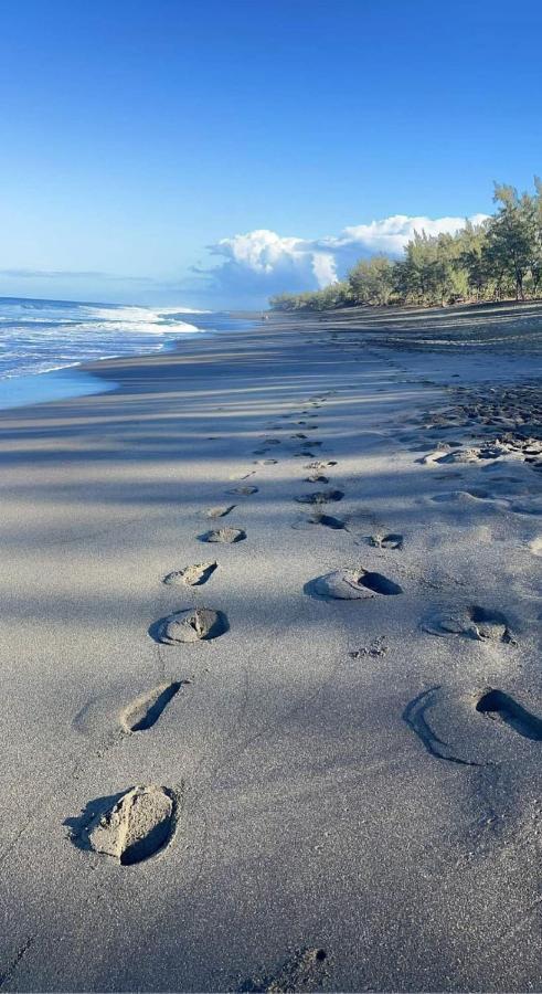 サン・ルLocation Saisonniere Meublee F2 St Leu Face Ocean A 1 Min Plageアパートメント エクステリア 写真