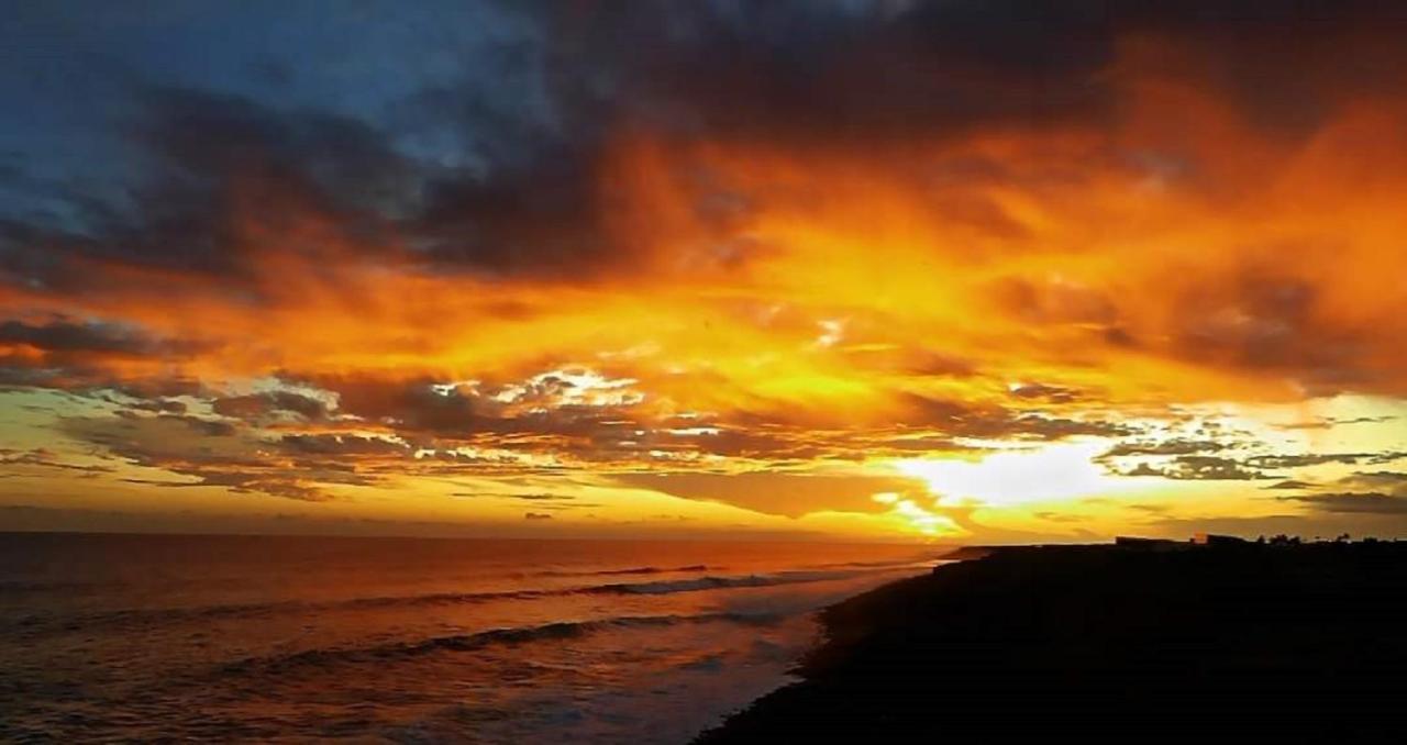 サン・ルLocation Saisonniere Meublee F2 St Leu Face Ocean A 1 Min Plageアパートメント エクステリア 写真